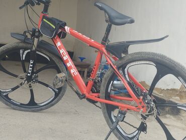 Велосипеддер: Продаю велосипед состоянии б у 
Доставка самовывоз платная доставка