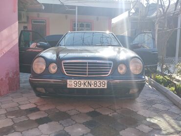 mercedes benz w204: Mercedes-Benz E 320: 3.2 l | 2000 il Sedan