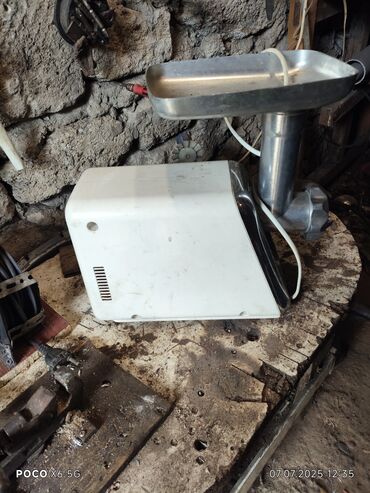 Plitələr və bişirmə panelləri: Ət çəkən maşın Geepas, 220 Vt, Revers ilə, İşlənmiş