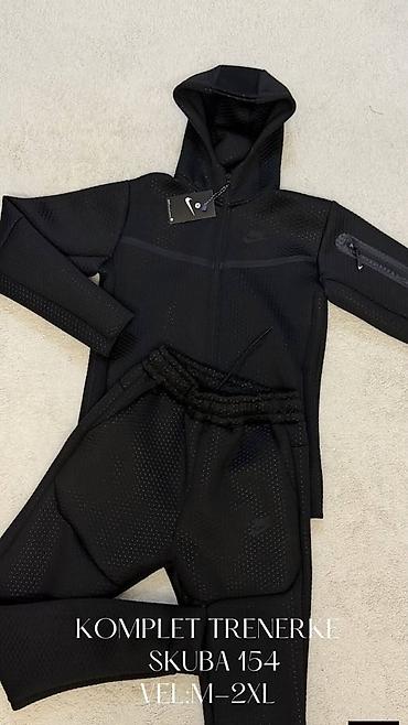 insa sat: Vrhunske Nike muške komplet trenerke
m, l, xl, 2xl
4400
Skuba — 1