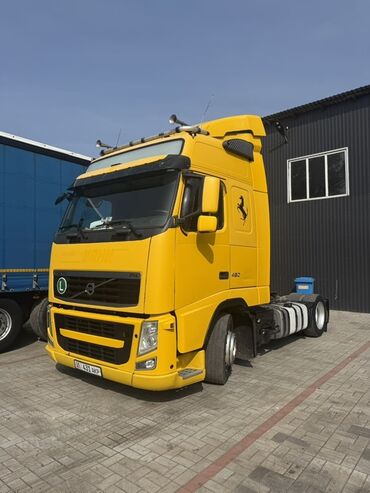 купить магнитные наклейки на авто: Тягач, Volvo, Тентованный