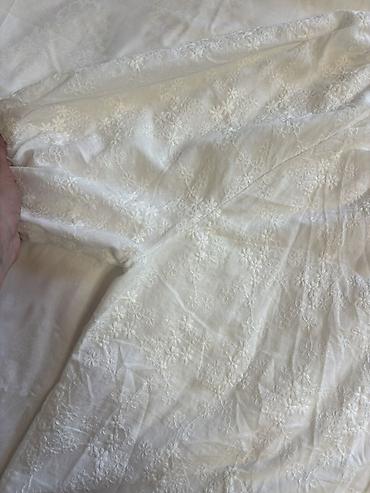 kəhrəba rəngi: Ağ rəngli, romantik naxışlı pambıq bluz - Material: yüngül, nəfəsalan — 2
