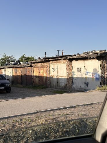 столовой в аренду: 20 м², Кирпичный | Смотровая яма, Подвал, погреб