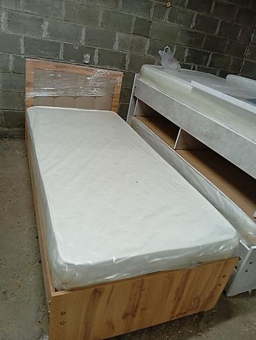 bunk bed: Односпальная кровать с матрасом. Характеристики: - Размер — 1