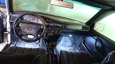 Mercedes-Benz: Mercedes-Benz 190E sedan - Korpus: klassik W201 kuzov, gümüşü rəng — 3