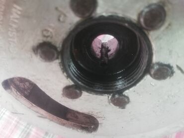 Ostali motocikli i skuteri: Beli magnet za t11 
Za osovinu radilice 10 mm
Cena fixsna 
Ispravano  — 8