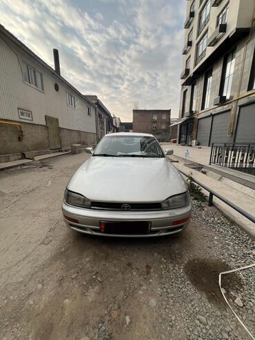 машина сурф: Toyota Camry: 1992 г., 3 л, Механика, Бензин