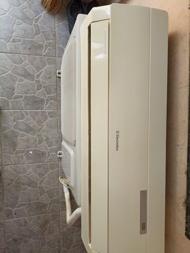 metbex ucun qaz sobalari: Кондиционер Electrolux, Б/у, 40-45 м², Сплит-система, Нет кредита, Платная установка