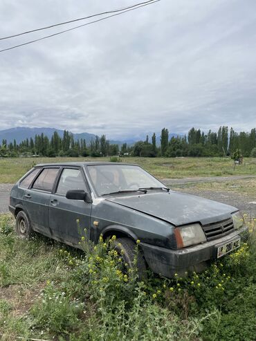 срочно продаю в связи с переездом: ВАЗ (ЛАДА) 2109: 2001 г., 1.5 л, Механика, Бензин, Хетчбек