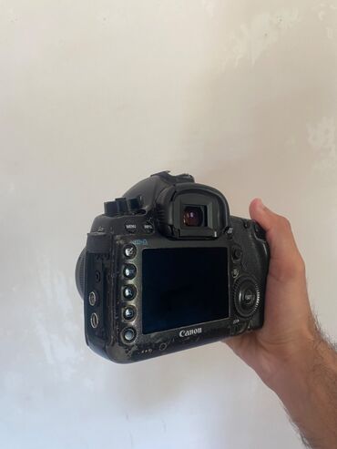 Fotokameralar: Canon 5d mark 3 body. probeqi 150k+ olmalidir deqiq bilmirem almaq