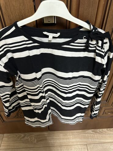 Köynək və bluzalar: 10 azn . Razmer S/M — 2