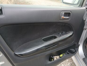 Honda: Honda Stream: 2002 г., 2 л, Механика, Бензин, Универсал — 10