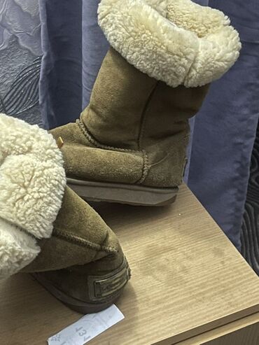 Угги: Зимние сапоги-угги из замши с меховой отделкой. - Материал верха — 4