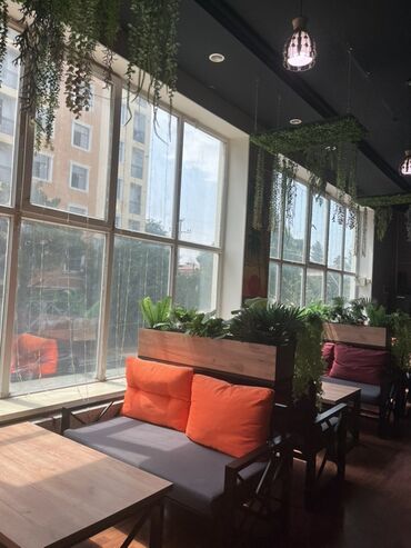 Otel, kafe, restoranlar: Ofisiant tələb olunur, Kafe, Gündəlik ödəniş, 18-29 yaş, 1-2 illik təcrübə