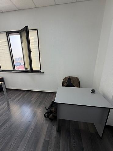 Аренда офисов: Ул. Горького Сдается офисы Площадь: 28м2 Промежуточный этаж — 5