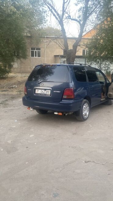 задний стоп хонда одиссей: Минивэн Honda Odyssey синего цвета, оснащенный багажником на крыше для