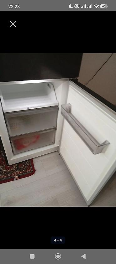 Soyuducular: Midea soyuducu super vəziyyətdədir cox az istifadə olunub təcili — 2
