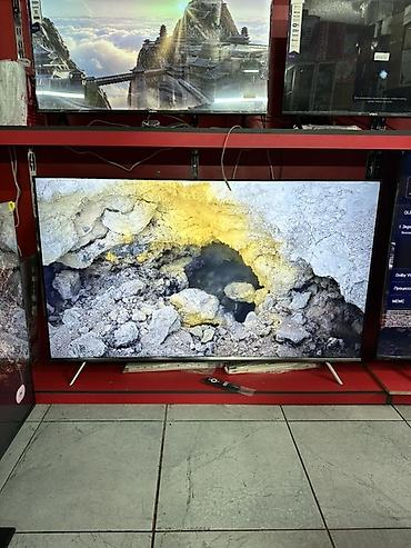 Телевизор Skyworth, диагональ примерно 55–60". - Тонкие рамки