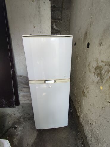 халадилник сатып алам: Холодильник Hitachi, Б/у, Двухкамерный, 55 * 140 * 60