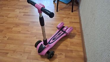 scooter icaresi: Az istifade olunub.çəhrayı tüstü buraxır.mahni çalarları var. Baha — 9