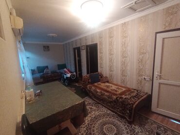 Həyət evləri və villaların satışı: Satılır: həyət evi Xırdalan şeherinde xezinə plaza çatmamış 119 — 10