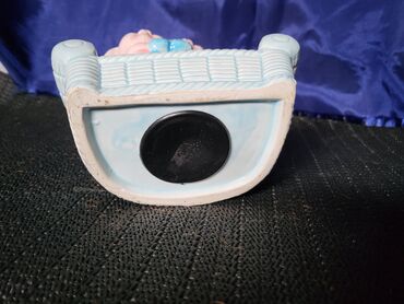 Ostali kućni dekor: Porcelanska nova sparkasa,ukras,vintaz. Visina. 10cm — 10