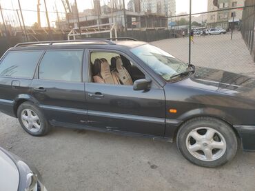 срочно продаю т4: Volkswagen Passat: 1995 г., 1.8 л, Механика, Бензин, Универсал