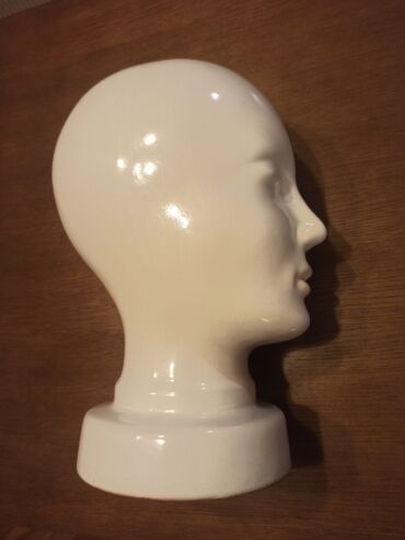 ženska šubara: Lepa porcelanska glava u prirodnoj veličini, visina 30cm