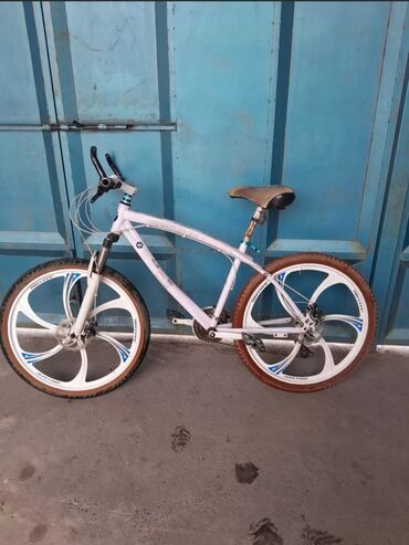 Велосипеды: Продается велик 26 размер рама алюминиевая без каких либо проблем цена