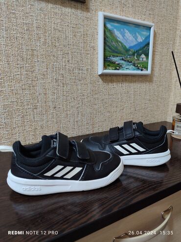 Детская обувь: Adidas originals. 
размер-26. состояние отличное (уни)