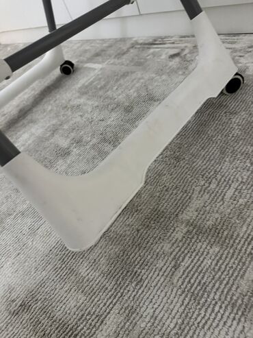 Yemək masaları, oturacaqları: Uşaq yemək stulu - Bir təkəri qırıq olduğu üçün ucuz satılır — 4