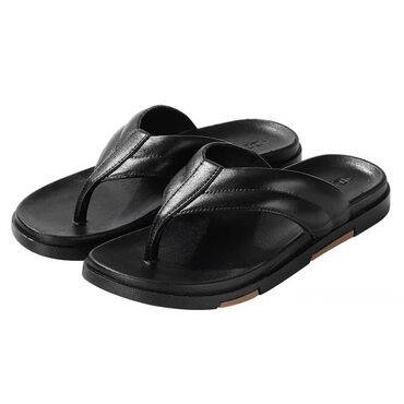черная обувь: Мужские шлепанцы с нескользящей подошвой будут прекрасным вариантом
