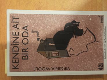 Fyodor Dostoyevskinin "İnsancıklar" kitabı. Kitabın səhifələri oxunmaq