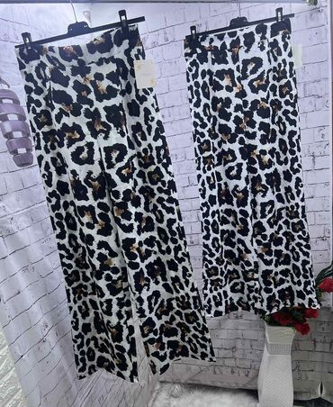 Pantalone: Pantalone
Cena 2000
Uni vel.
V/015 — 8