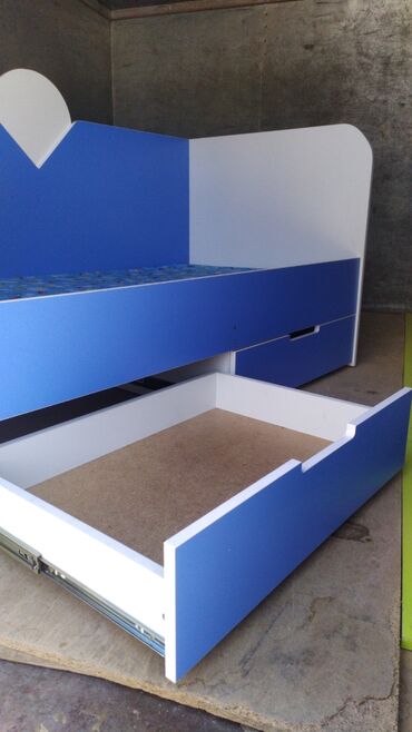Детские односпальные кровати: Детская кровать в синем цвете для мальчиков и в розовом цвете для — 4