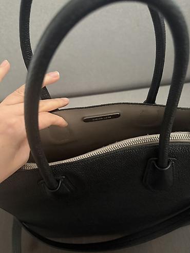майкл: Сумка Michael Kors, модель-тоут из фактурной черной кожи. - Цвет — 3