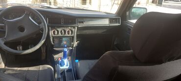 домкрат мерседес спринтер: Mercedes-Benz sedan (W201 190 seriyası görünüşlü) – mavi rəng, 4 qapı