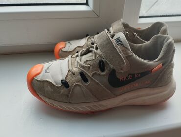 детская обувь 26 размер: Фирменный кроссовки Nike в хорошем состоянии