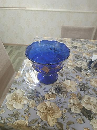 meyve qabl: Kobalt-mavi şüşədən ayaqlı meyvə qabı,(çexiya) - Material: qalın — 2
