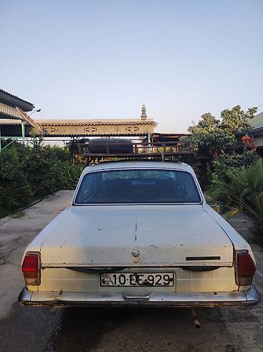 QAZ: Model: QAZ-24 Volqa (sedan) Rəng: Açıq mavi/ağ ton Yanacaq: Benzin — 3