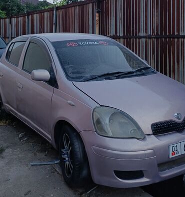 corolla runx: Хэтчбек Toyota Vitz нежного розового оттенка, идеально подходящий для