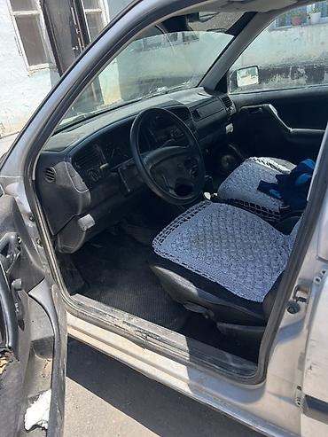 385 55: Volkswagen Vento: 1993 г., Механика, Седан — 1