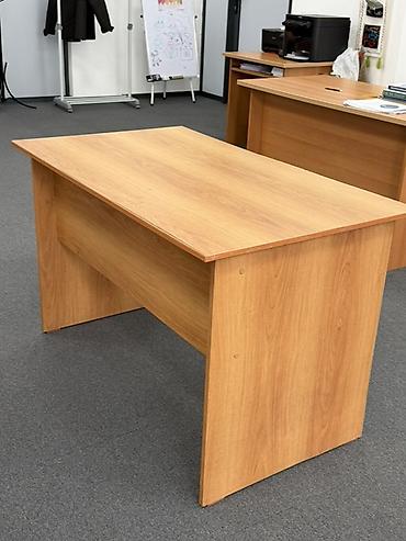 Офисные столы: Офисный письменный стол из ЛДСП, цвет — тёплый бук/вишня. - Прямая — 3