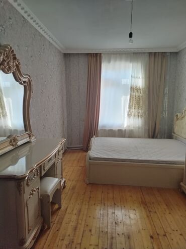 Köhnə tikili: 2 otaqlı ev interyeri - Geniş və işıqlı otaqlar: Hündür tavan, böyük — 7