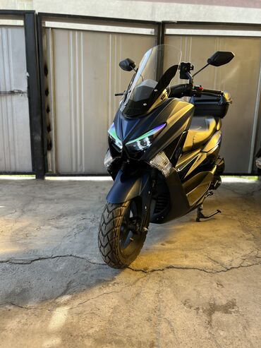 Мотоциклы и мопеды: Макси скутер Yamaha, 180 куб. см, Бензин, Б/у