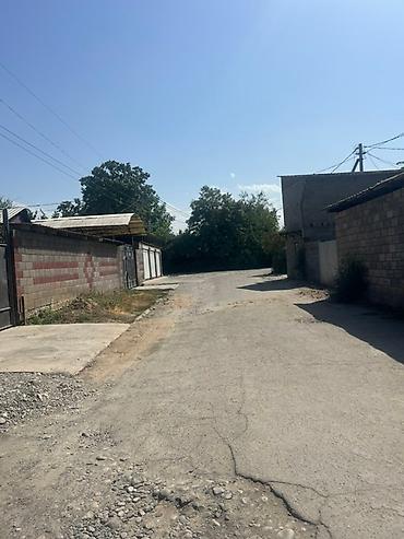 Продажа коттеджей и домов: --- 🏡 **Продается уютный и просторный дом в г. Бишкек, ул. Матыева 72 — 3