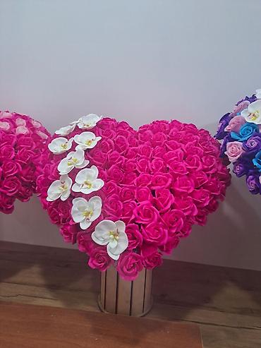 Букеты из живых цветов: Сердце из роз на подставке - Объёмная композиция в форме сердца — 4