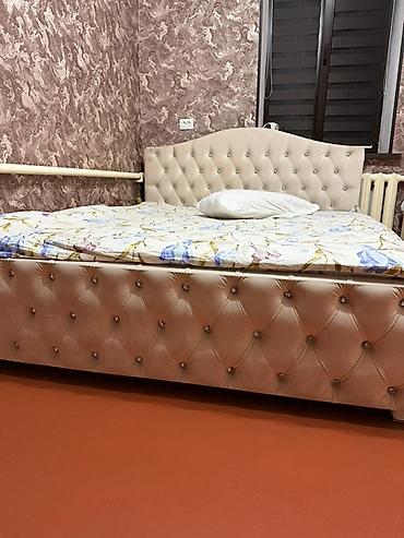 купим мебель: Двуспальная кровать с изголовьем и основанием в каретной стяжке + — 3