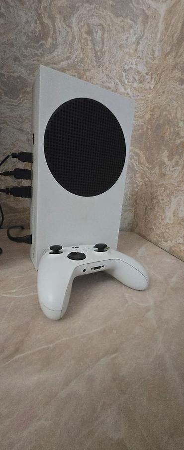 xbox seri s: Xbox Series S oyun konsolu + orijinal simsiz nəzarətçi - Kompakt ağ — 1