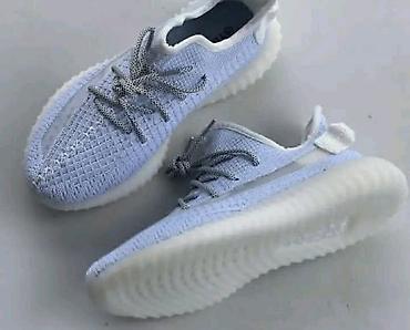 zlatibor mona: Yezzy
Cena 4000dinara
 Br 36-41
💋 — 2